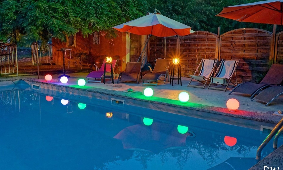 Castillon-du-Gard Bed & Breakfast | The Perfect Cottage for Friendly Stays with Family or Friends