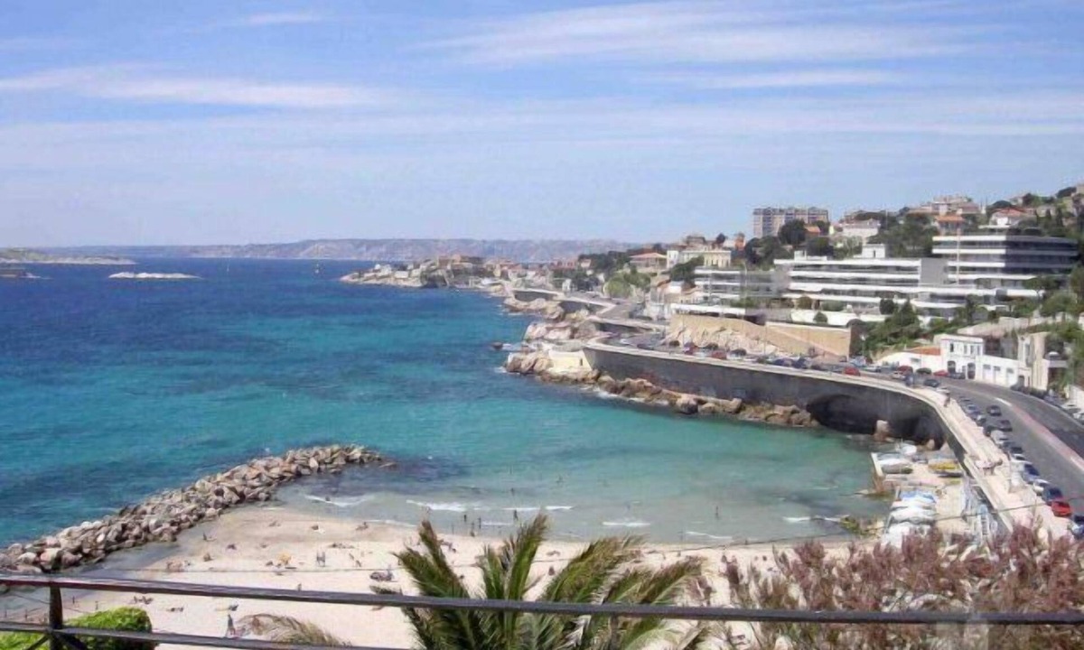 La Conception Apartment | Town center, quiet, spacious, 65 m2 + balcony, middle-class building. Near Metro station.