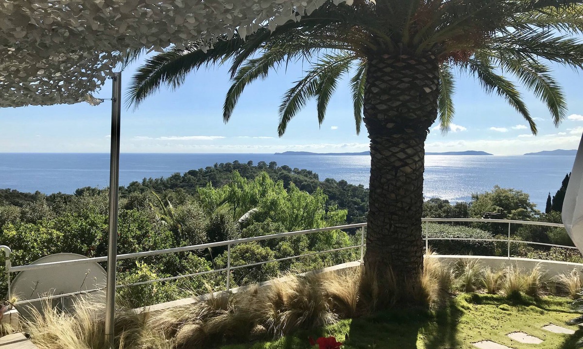 Le Rayol Villa | Ultra-stylish villa, stunning views, fabulous 12m pool. Perfect for families.