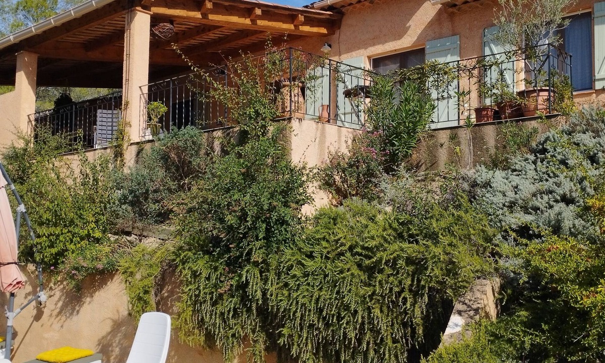 Saint-Antonin-du-Var Villa | Un Endroit Calme, Reposant et Confortable, Grande Piscine Idéalement Exposée