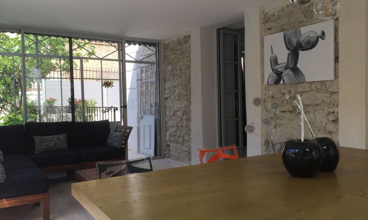Fontaine-de-Vaucluse Apartment | Unique apartment by the water