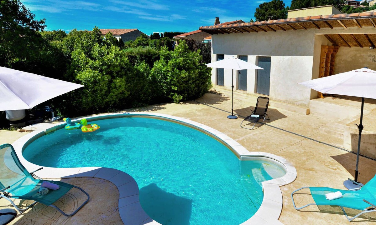 Aramon House | Very pleasant vacation home with private pool, panoramic view and fenced garden in Provence.