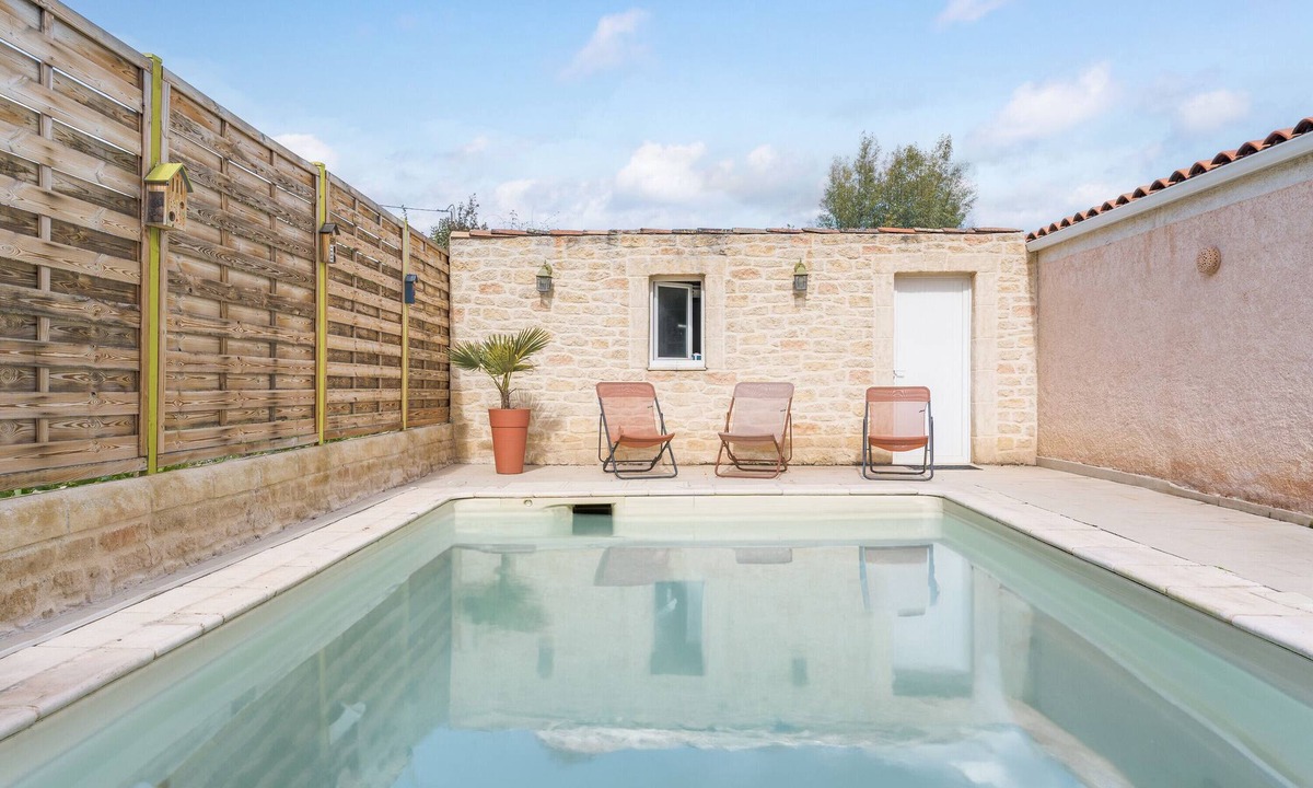 Manosque Villa | Villa 'Chez Dominique' with Private Pool, Private Terrace and Wi-Fi