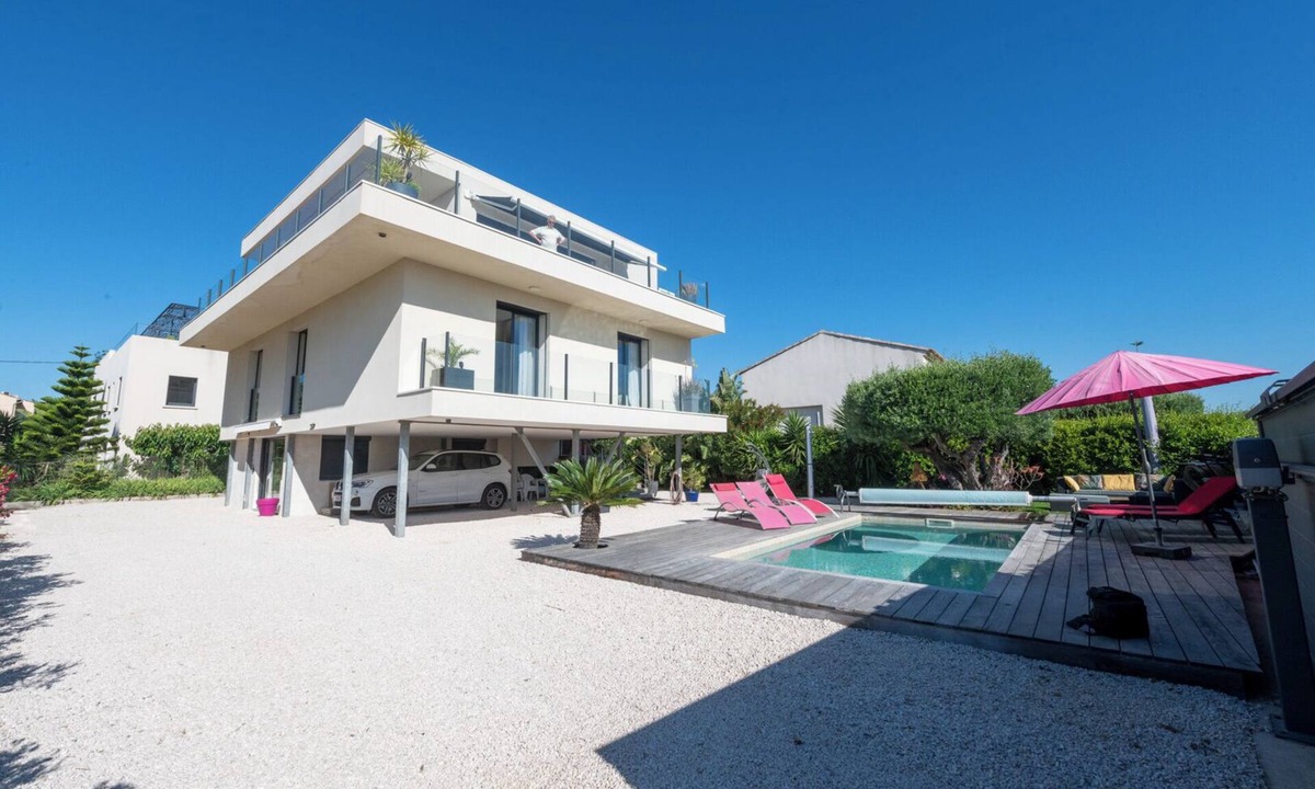 Miramar House | Villa La Londe Les Maures Sleeps 14 Between HYERES and le LAVANDOU Swimming pool cha