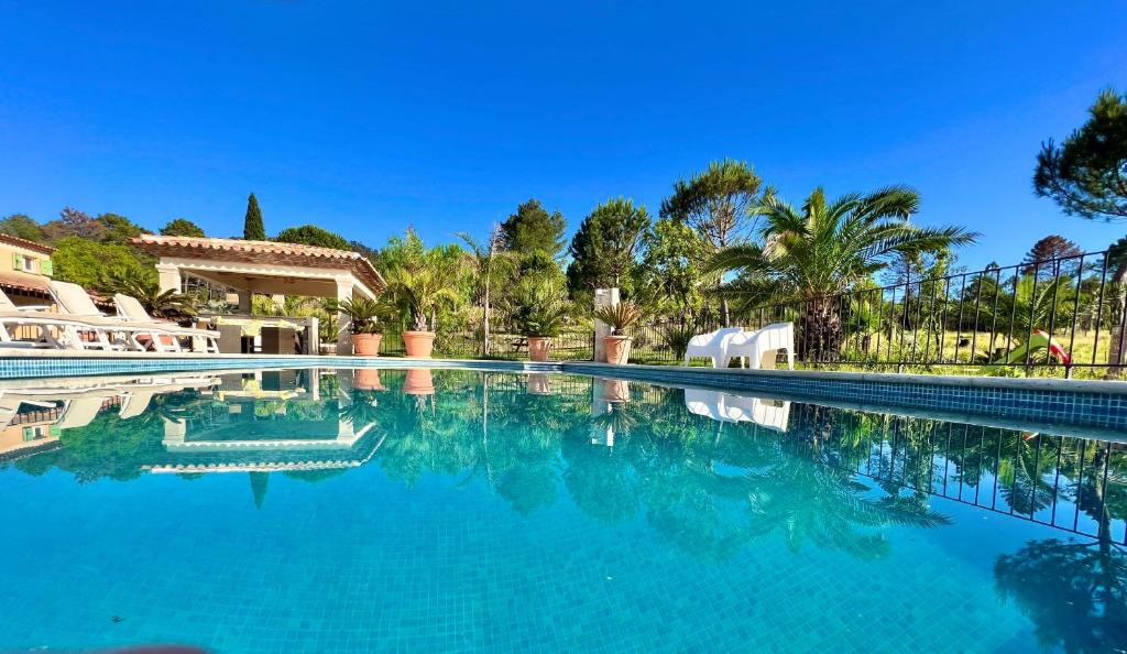 Cogolin Bed & Breakfast | Villa La Source 83 - Room Close to St Tropez