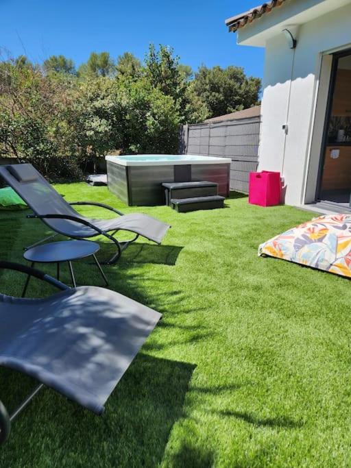 Callas Villa | Villa neuve avec jacuzzi et piscine.