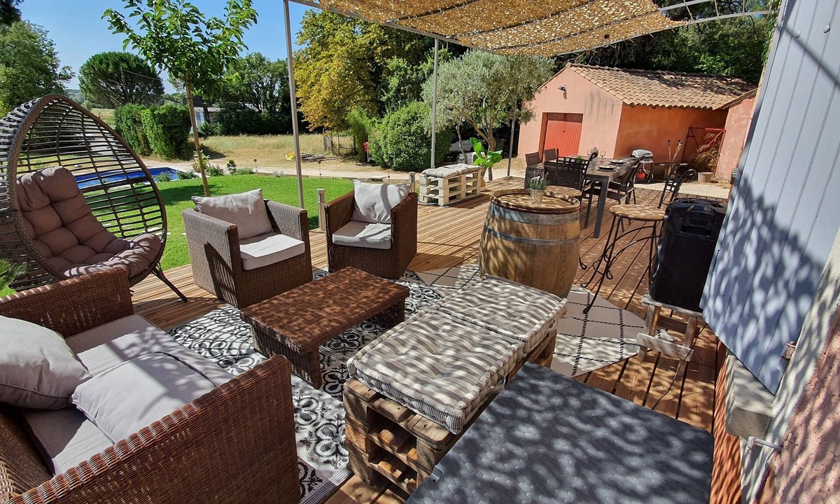 Bedarrides Villa | villa of 190 M2 air-conditioned on closed ground of 3000 M2 close to Avignon.
