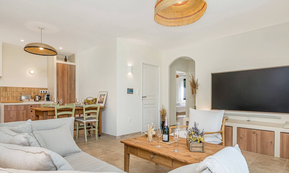 Lourmarin Villa | Villa Oliveda | Pool & Home Cinema
