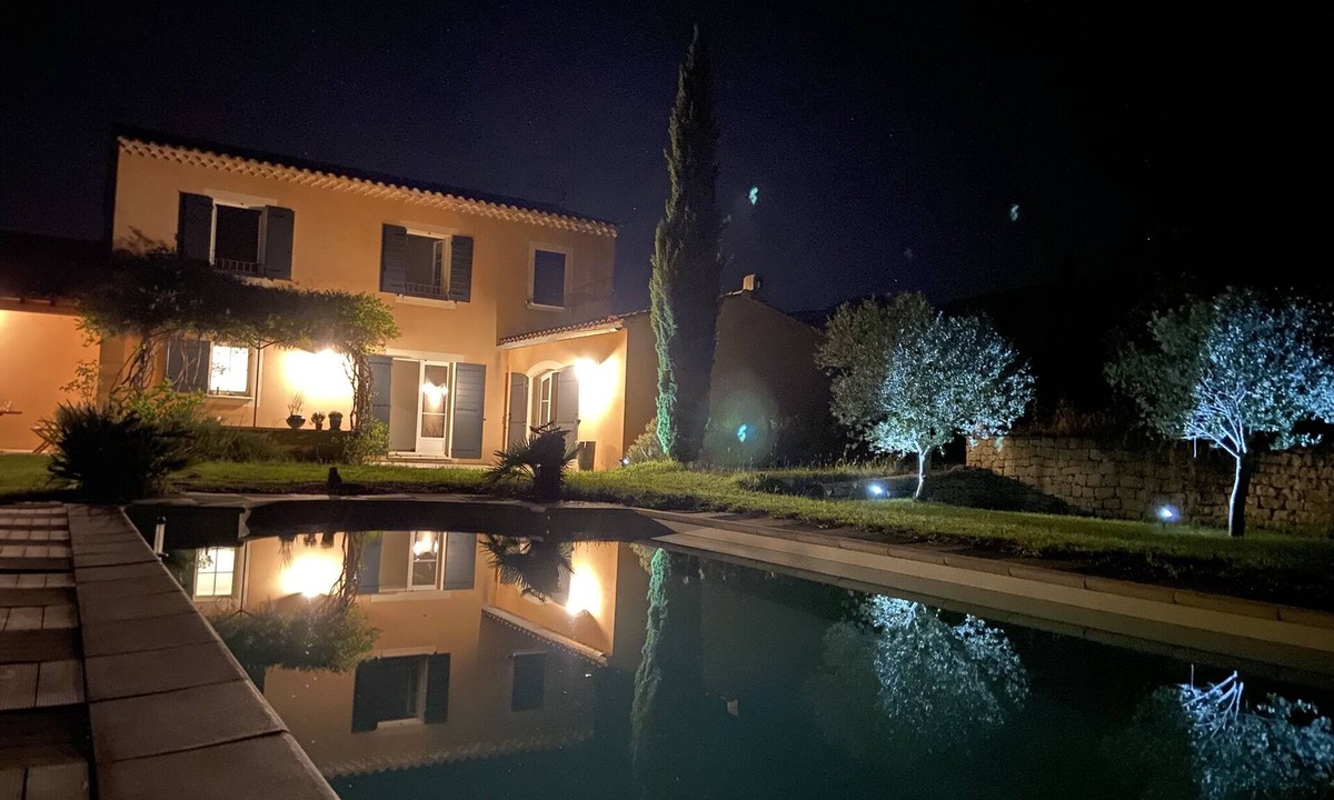 Cheval-Blanc Villa | Villa Provençale Avec Piscine Face au Luberon