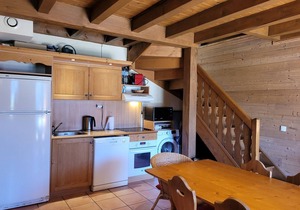 1/2 chalet for 6, 2 bedrooms, fireplace, south terrace and mountain views