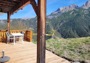 1/2 chalet for 6, 2 bedrooms, fireplace, south terrace and mountain views