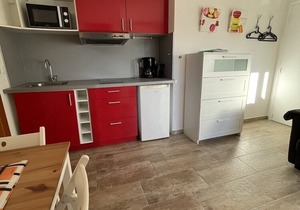 1 min from the beach, air-conditioned studio, private terrace, parking and free wifi