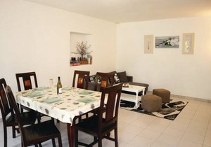 2 bedroom accommodation in Sablet
