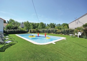 2 bedroom accommodation in Le Sambuc