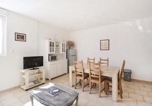 2 bedroom accommodation in Le Sambuc