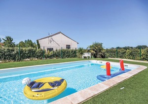 2 bedroom accommodation in Le Sambuc