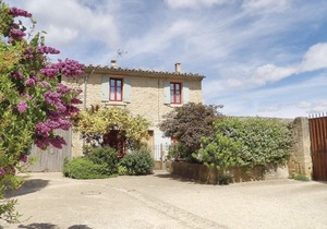 2 bedroom accommodation in Viens