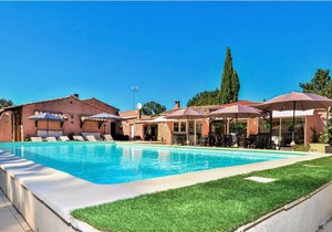 3 bedroom accommodation in Mondragon