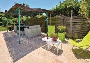 4 bedroom accommodation in Caumont sur Durance