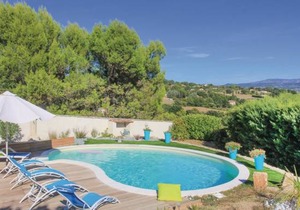 4 bedroom accommodation in Goult