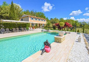 5 bedroom accommodation in Murs