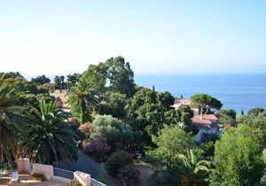 Apartment * 2 rooms crossing of 85 m2 with very beautiful view of the sea