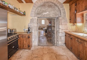 Awesome home in Bonnieux with sauna