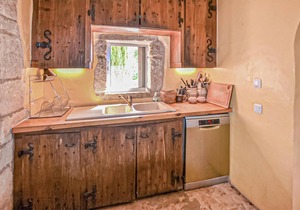 Awesome home in Bonnieux with sauna