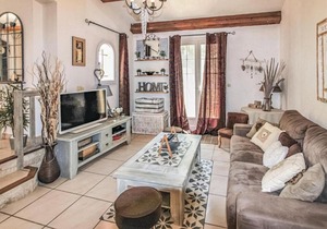 Beautiful home in Caumont sur Durance w/ Outdoor swimming pool, WiFi and 3 Bedrooms