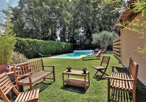 Beautiful home in Caumont sur Durance w/ Outdoor swimming pool, WiFi and 3 Bedrooms