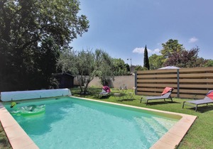 Beautiful home in Caumont sur Durance w/ Outdoor swimming pool, WiFi and 3 Bedrooms