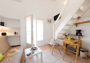 Beautiful T2 Mezzanine 6 p. 250m from the BEACH with HEATED POOL & TENNIS (204)