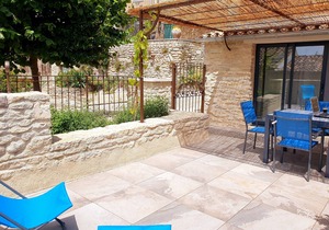 Bright and functional village house in the Luberon, in Goult