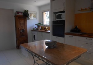 Charming villa close to the beach with 3 air-conditioned bedrooms.
