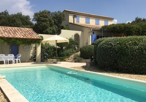 Charming Villa in Villes-sur-Auzon with Swimming Pool