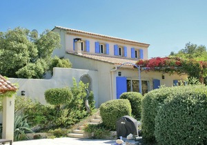 Charming Villa in Villes-sur-Auzon with Swimming Pool