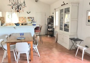 Charming Villa in Villes-sur-Auzon with Swimming Pool