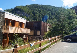 Cozy Apartment with Terrace, Parking, and Ski Storage, Steps from Pra-Loup Center