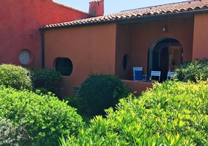 Exceptional location on the port of Porquerolles 20 m from the water .