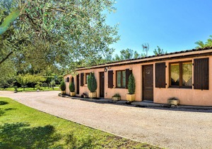 Family friendly vacation home in Vaucluse between Montélimar and Avignon.