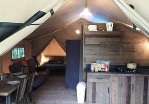 Flower Camping La Rivière * - Lodge on stilt Comfort 46m2 (2 bedrooms) + covered terrace 10m2 5 to 7 people - 5 pers. included in the tariff