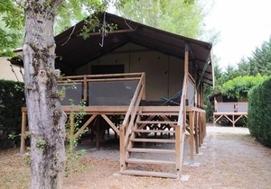 Flower Camping La Rivière * - Lodge on stilt Comfort 46m2 (2 bedrooms) + covered terrace 10m2 5 to 7 people - 5 pers. included in the tariff
