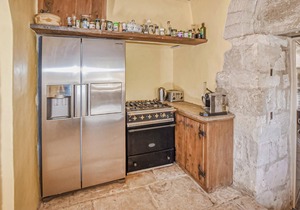 Gorgeous home in Bonnieux with sauna