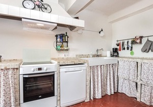 Pretty village house with Provençal charm halfway between Fayence (20 km) and Draguignan (18 km).