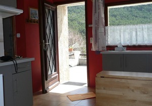 Rental in residence (former sheepfold) with swimming pool and tennis court
