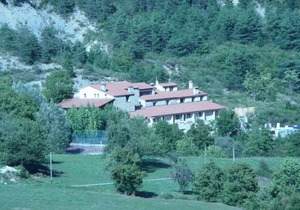 Rental in residence (former sheepfold) with swimming pool and tennis court