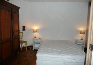 Rental in residence (former sheepfold) with swimming pool and tennis