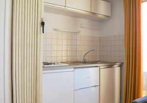 Studio on Cavalière beach with terrace, 1st floor, sleeps 2