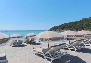 Studio on Cavalière beach with terrace, 1st floor, sleeps 2