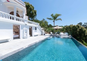 VILLA AMICITIA, LE RAYOL, FABULOUS SEA VIEW, SHOPS AND BEACH ON FOOT